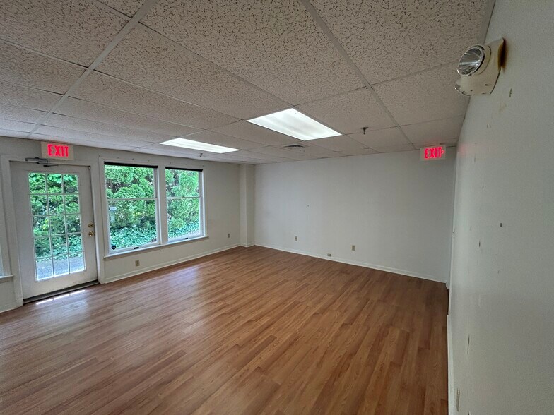 More Photos Of 812 Main St, Osterville Office Residential For Lease