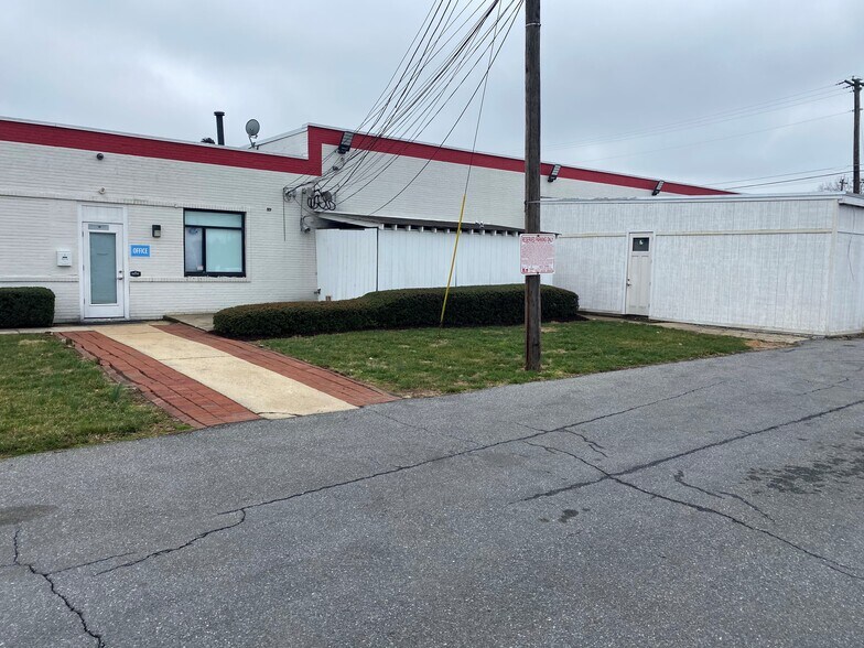 Primary Photo Of 7428 Westmore Rd, Rockville Service For Lease