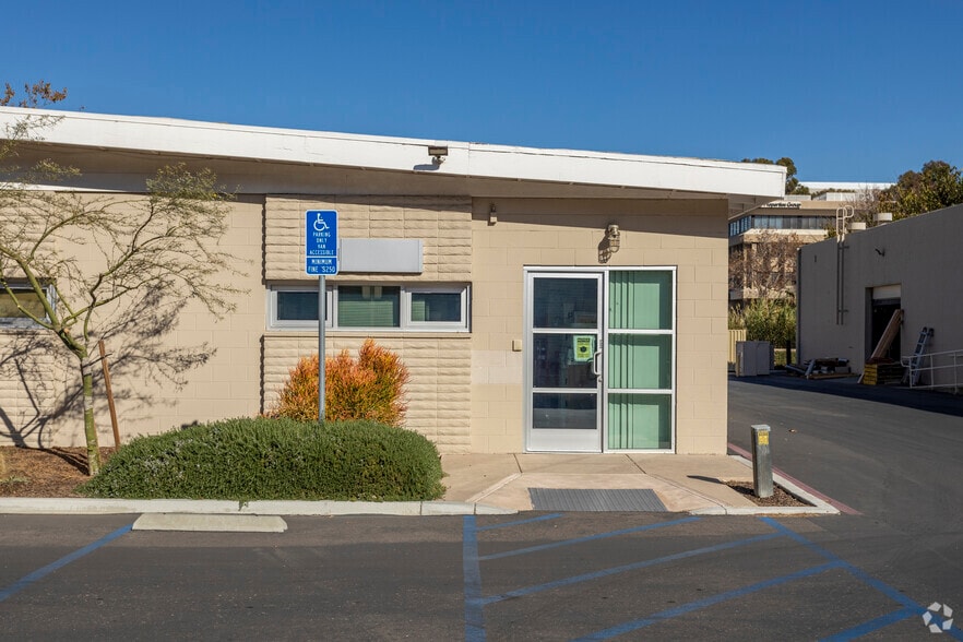 More Photos Of 10451-10455 Roselle St, San Diego Unknown For Lease