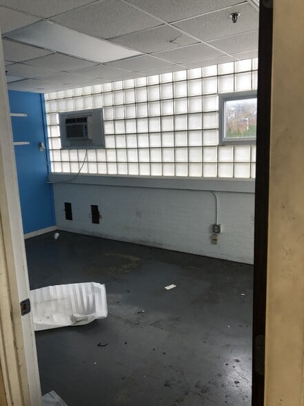 More Photos Of 2 W Wyomissing Ave, Mohnton Manufacturing For Lease