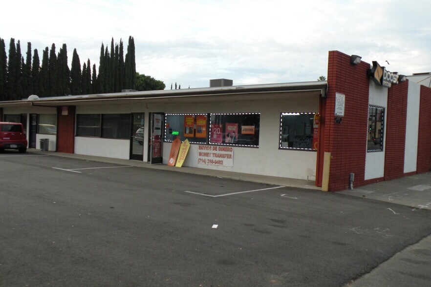 More Photos Of 260 N Tustin St, Orange Unknown For Lease