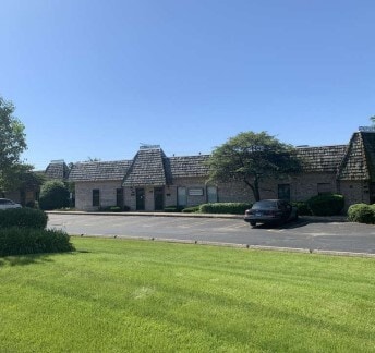 More Photos Of 390-402 E St. Charles Rd, Carol Stream Warehouse For Lease