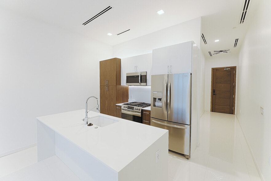 More Photos Of 400 S Old Woodward Ave, Birmingham Apartments For Sale