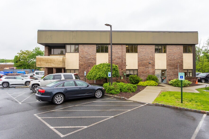More Photos Of 1139 Spruce Dr, Mountainside Medical For Lease
