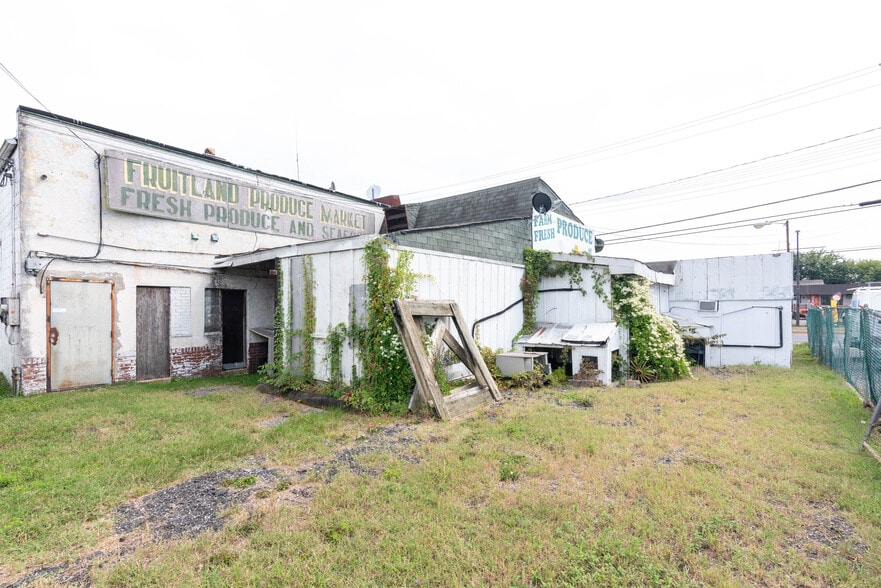 More Photos Of 106 Eastern Blvd, Essex General Retail For Sale