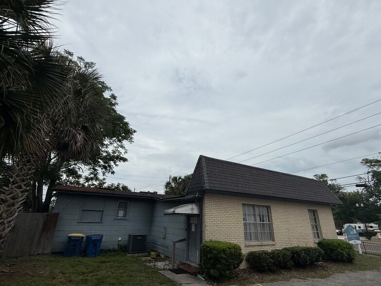 More Photos Of 1450 Rogero Rd, Jacksonville Office For Sale