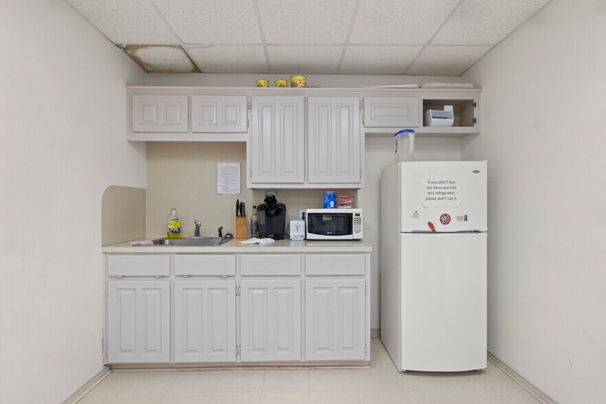 More Photos Of 412 Texas Highway 37, Mount Vernon Medical For Sale