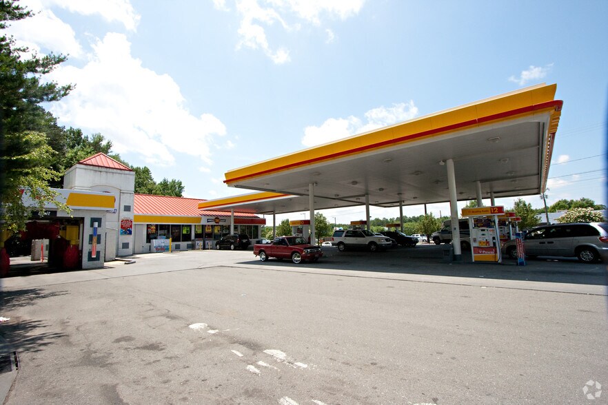 More Photos Of 3800 Central Ave, Charlotte Service Station For Lease
