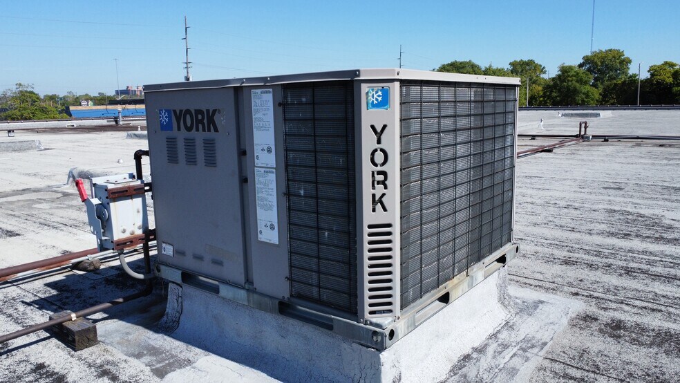 More Photos Of 1121 River St, Lansing Distribution For Lease