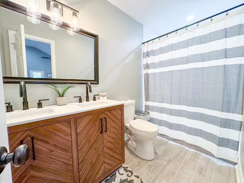 More Photos Of 103 S Jefferson St, Raymore Medical For Sale