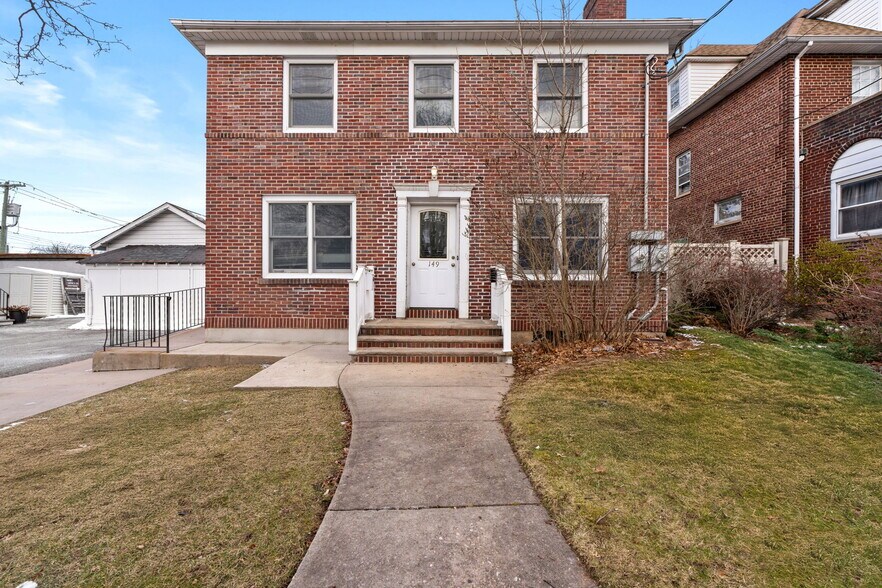 Primary Photo Of 149 Glenwood Ave, Staten Island Office Residential For Lease
