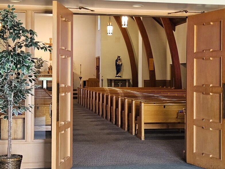 More Photos Of 5000 Fergus Rd, Saint Charles Religious Facility For Sale