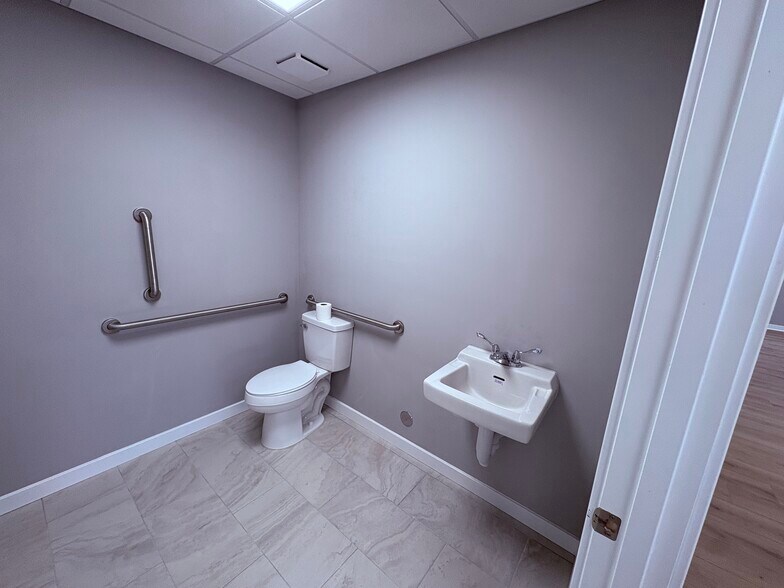 More Photos Of 408 Bethel Rd, Somers Point Office For Sale
