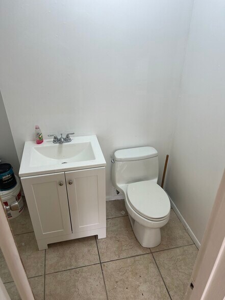 More Photos Of 683 W 26th St, Hialeah Service For Sale