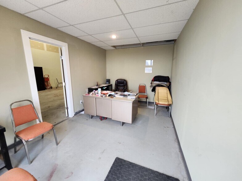 More Photos Of 9742-9774 54 Ave NW, Edmonton Showroom For Sale