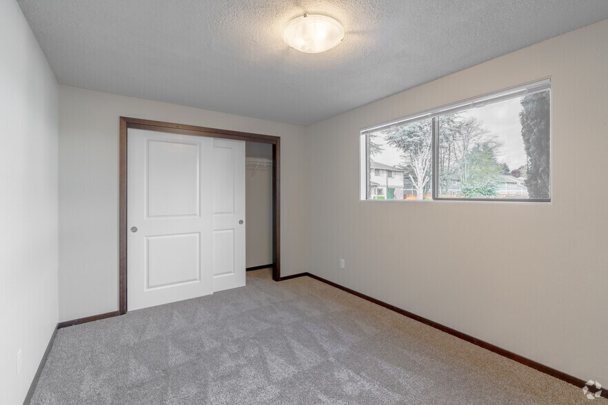 More Photos Of 200-219 lodean Dr, Burlington Apartments For Sale