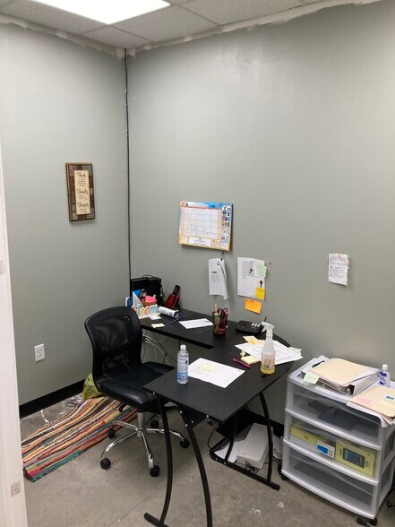 More Photos Of 1052 S Lake Dr, Lexington Unknown For Lease