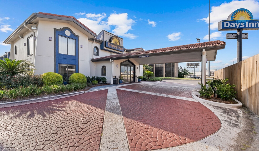 More Photos Of 11002 Northwest Fwy, Houston Hotel For Sale