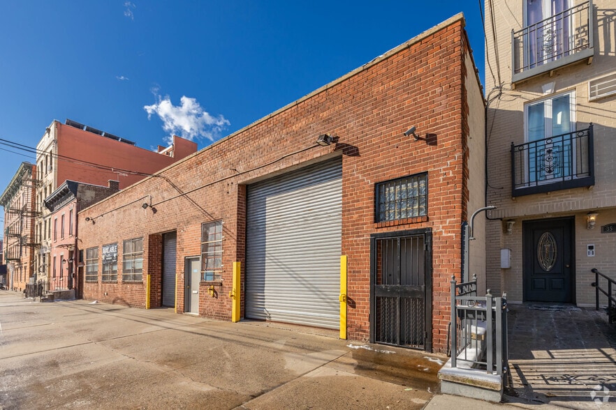 More Photos Of 3544 11th St, Astoria Warehouse For Lease