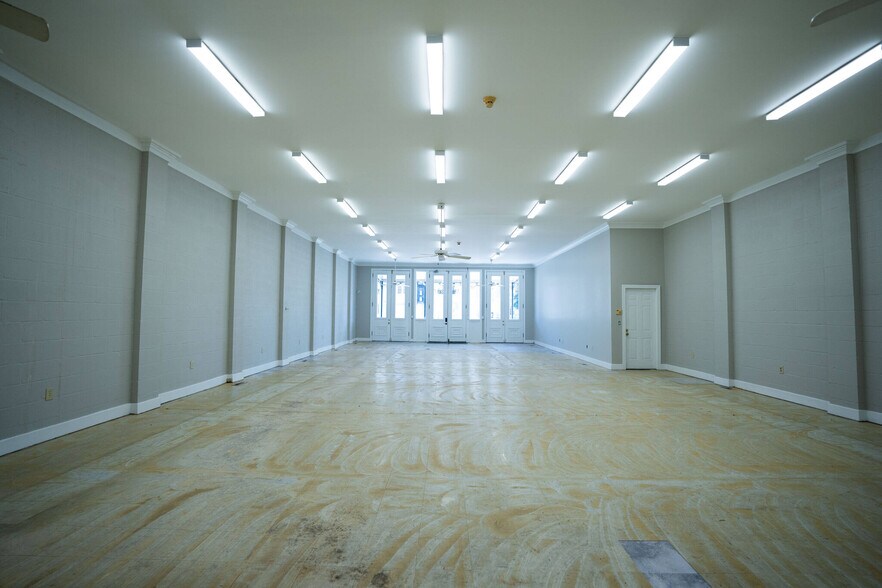 More Photos Of 116 N 2nd St, Pulaski Storefront Retail Residential For Lease