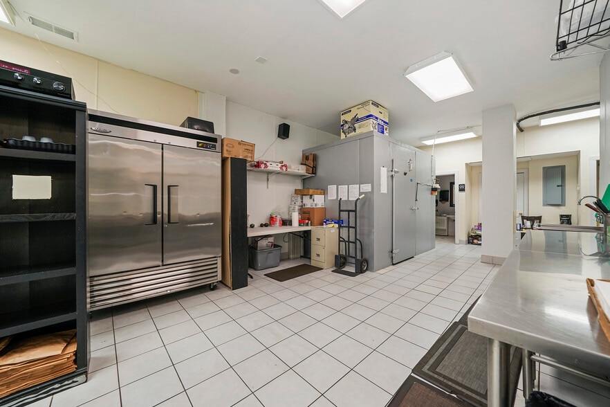 More Photos Of 907 N Damen Ave, Chicago Storefront Retail Residential For Lease