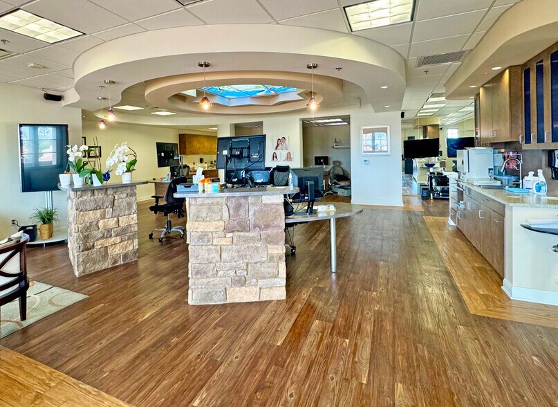 More Photos Of 1525 State St, Santa Barbara Serviced Offices For Sale