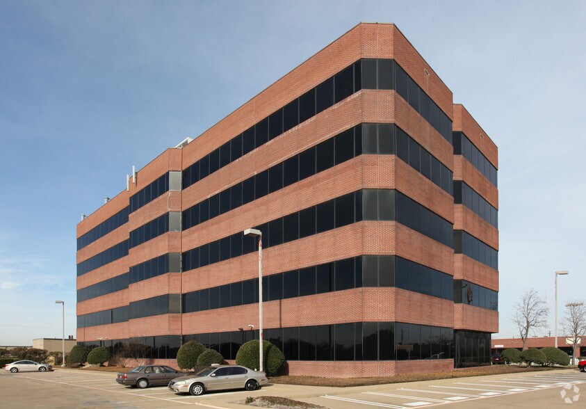 More Photos Of 9550 Skillman St, Dallas Office For Sale