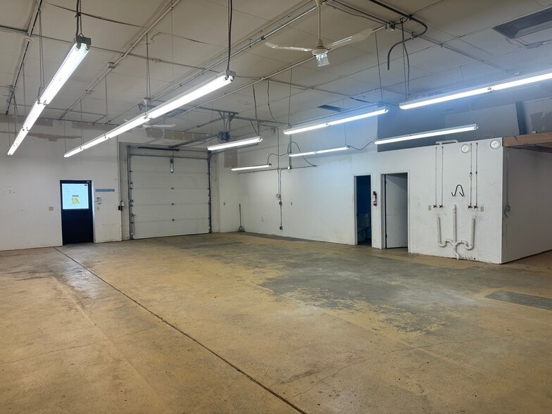 More Photos Of 5612 S 49th St, Lincoln Flex For Sale