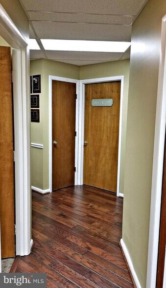 More Photos Of 12512 Lakeridge Dr, Woodbridge Medical For Sale