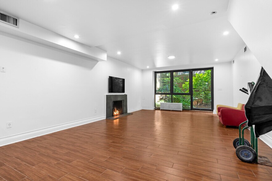 More Photos Of 33 W Ninth St, New York Apartments For Sale