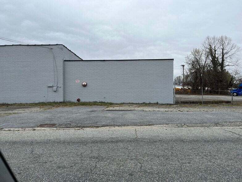 More Photos Of 1218 Ward St, High Point Manufacturing For Lease