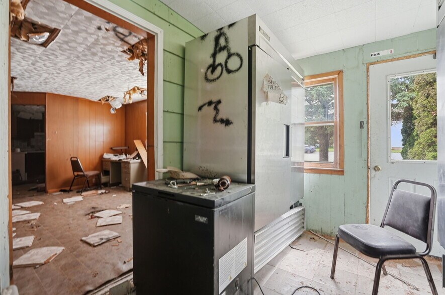 More Photos Of 305 1st st, Alpha Restaurant For Sale