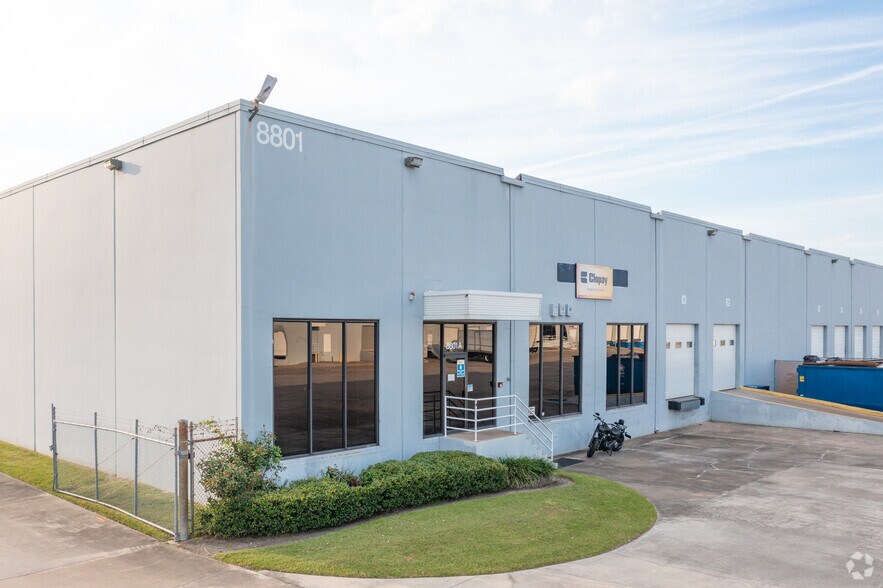 More Photos Of 8801 Wallisville Rd, Houston Warehouse For Lease