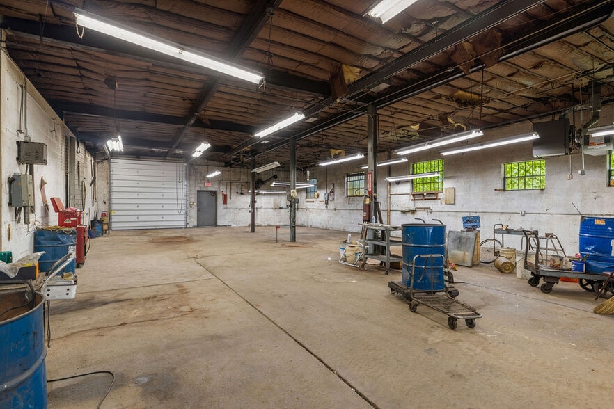 More Photos Of 1041 Niagara Ave, Niagara Falls Contractor Storage Yard For Sale