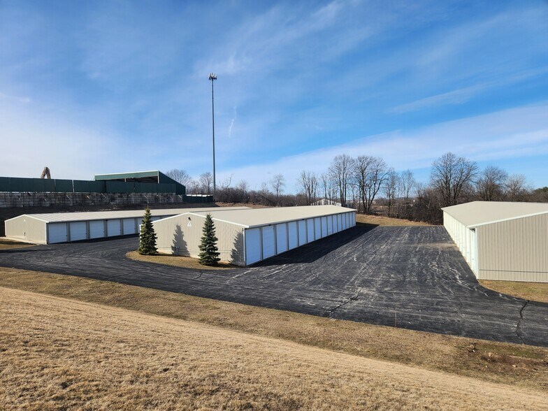Primary Photo Of 7579 Friendly Dr, Kewaskum Self Storage For Sale