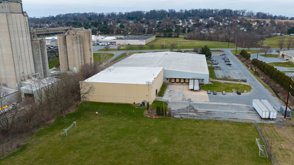 More Photos Of 3549 Hempland Rd, Lancaster Warehouse For Lease