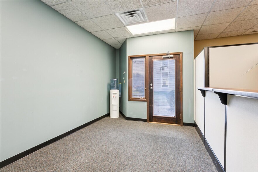 More Photos Of 732 Thimble Shoals Blvd, Newport News Office For Sale