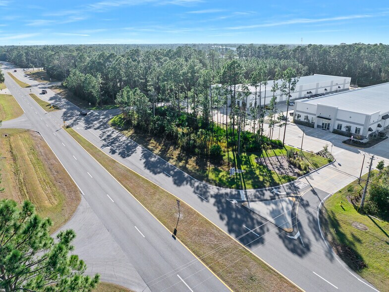 More Photos Of 836 Bill France Blvd, Daytona Beach Warehouse For Lease