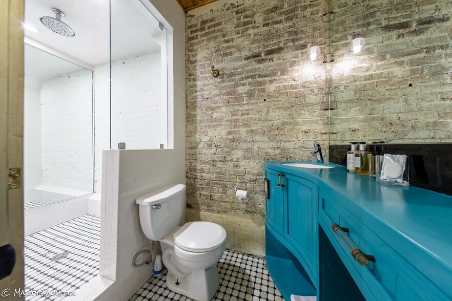 More Photos Of 213 Printers Aly, Nashville General Retail For Sale