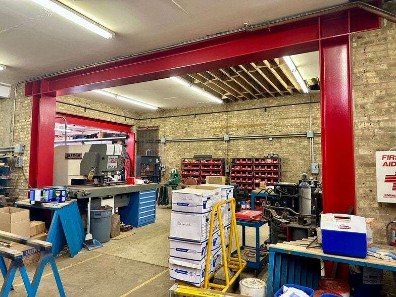 More Photos Of 1906 N Milwaukee Ave, Chicago Service Station For Sale