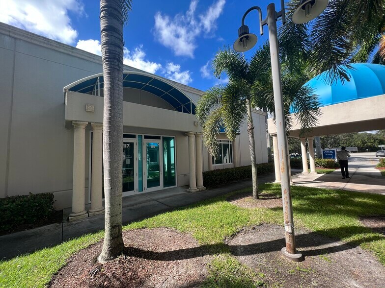 More Photos Of 2860 W State Road 84, Fort Lauderdale Office For Sale