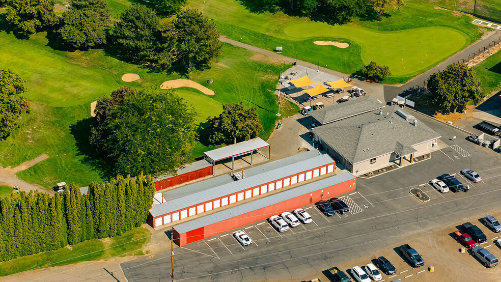 Primary Photo Of 31 Ray Rd, Sunnyside Sports And Entertainment For Sale
