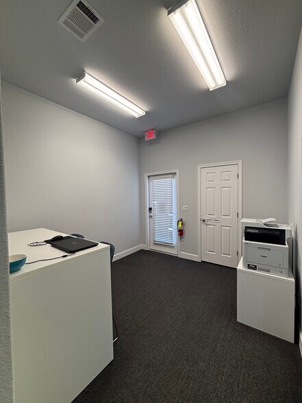 More Photos Of 660 S Bagdad Rd, Leander Office For Sale
