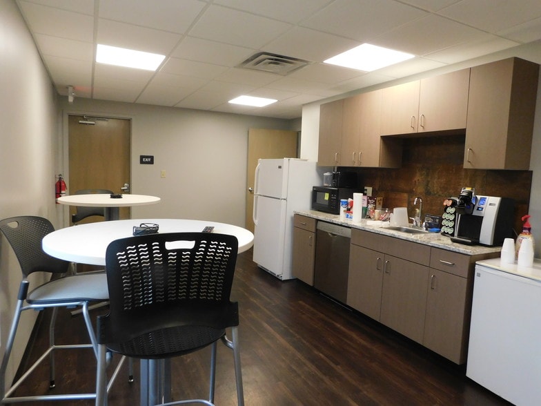 More Photos Of 100 Dorchester Sq, Westerville Medical For Lease
