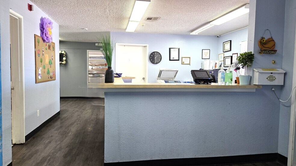 More Photos Of 3525 E Sunset Rd, Las Vegas Schools For Lease