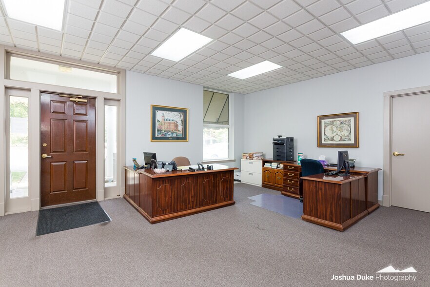 More Photos Of 215 N College Ave, Fayetteville Office For Lease