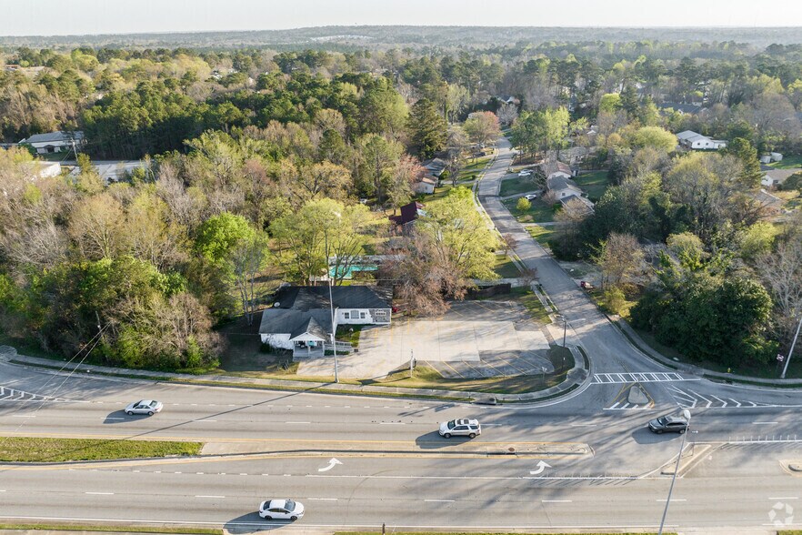 More Photos Of 4849 Mercer University Dr, Macon-Bibb Storefront For Sale