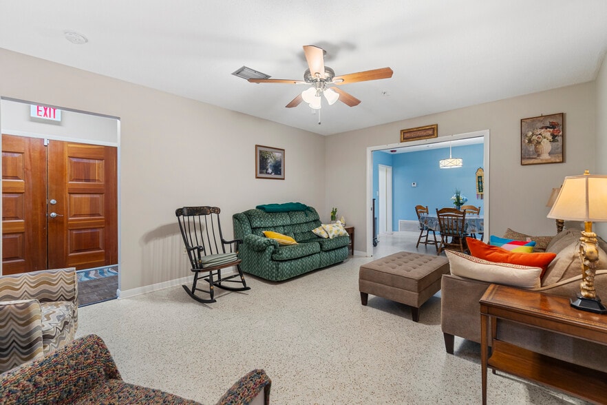 More Photos Of 207 W Wheeler Rd, Seffner Assisted Living For Sale
