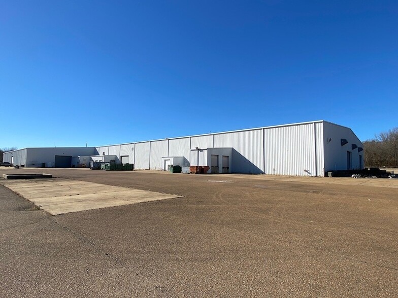 More Photos Of 896 Bowling Green Rd, Lexington Manufacturing For Lease