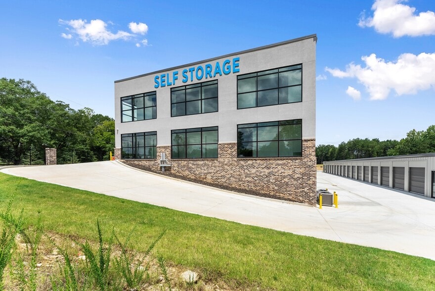 More Photos Of 4152 Browns Bridge Rd, Gainesville Self Storage For Sale